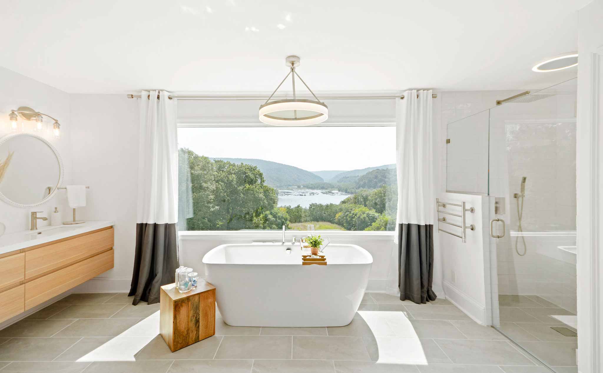 Grand Room Bath